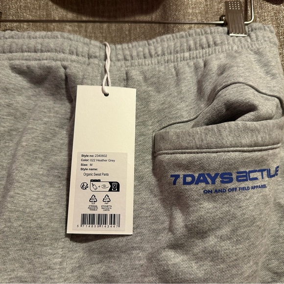 NWT Women's 7 Day Active Classic Gray Crewneck Sweatshirt and Sweatpants SET - Picture 7 of 7